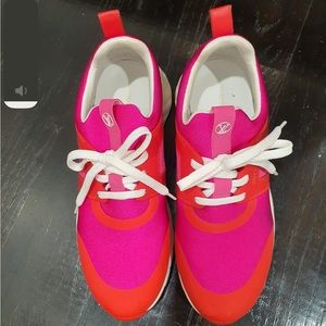 LV Size 6.5 Beautiful LOUIS sneakers authentic in mint condition